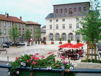 Hotel Logis Le Bourbon Yssingeaux المظهر الخارجي الصورة