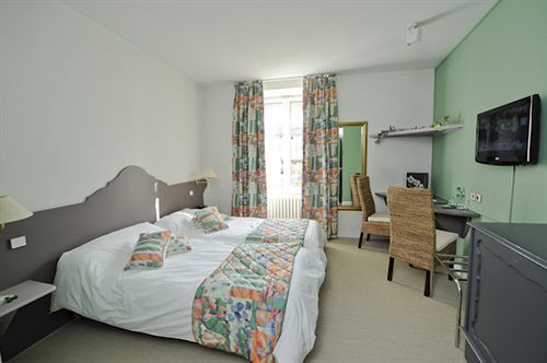 Hotel Logis Le Bourbon Yssingeaux المظهر الخارجي الصورة