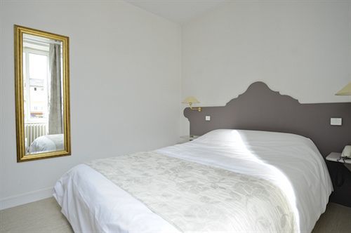 Hotel Logis Le Bourbon Yssingeaux المظهر الخارجي الصورة