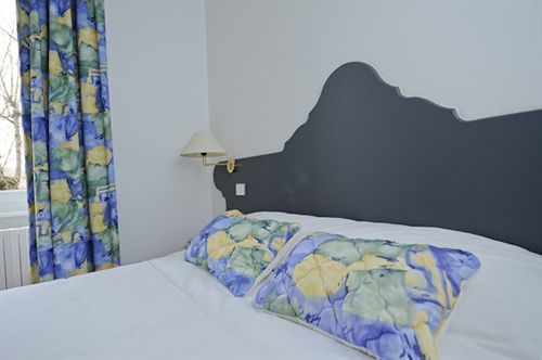 Hotel Logis Le Bourbon Yssingeaux المظهر الخارجي الصورة