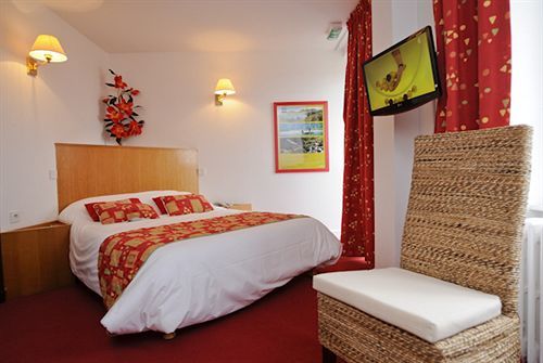 Hotel Logis Le Bourbon Yssingeaux المظهر الخارجي الصورة