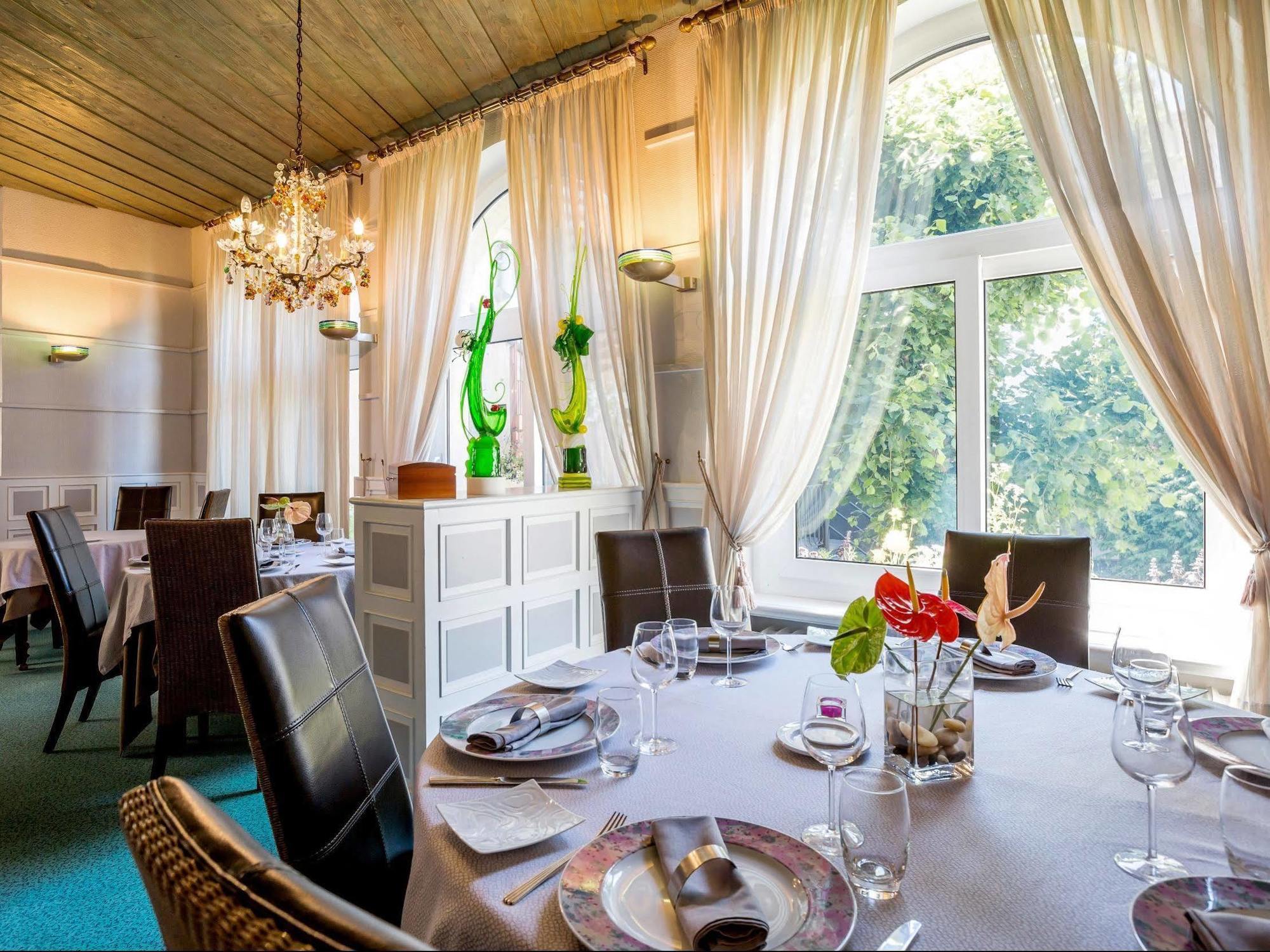 Hotel Logis Le Bourbon Yssingeaux المظهر الخارجي الصورة
