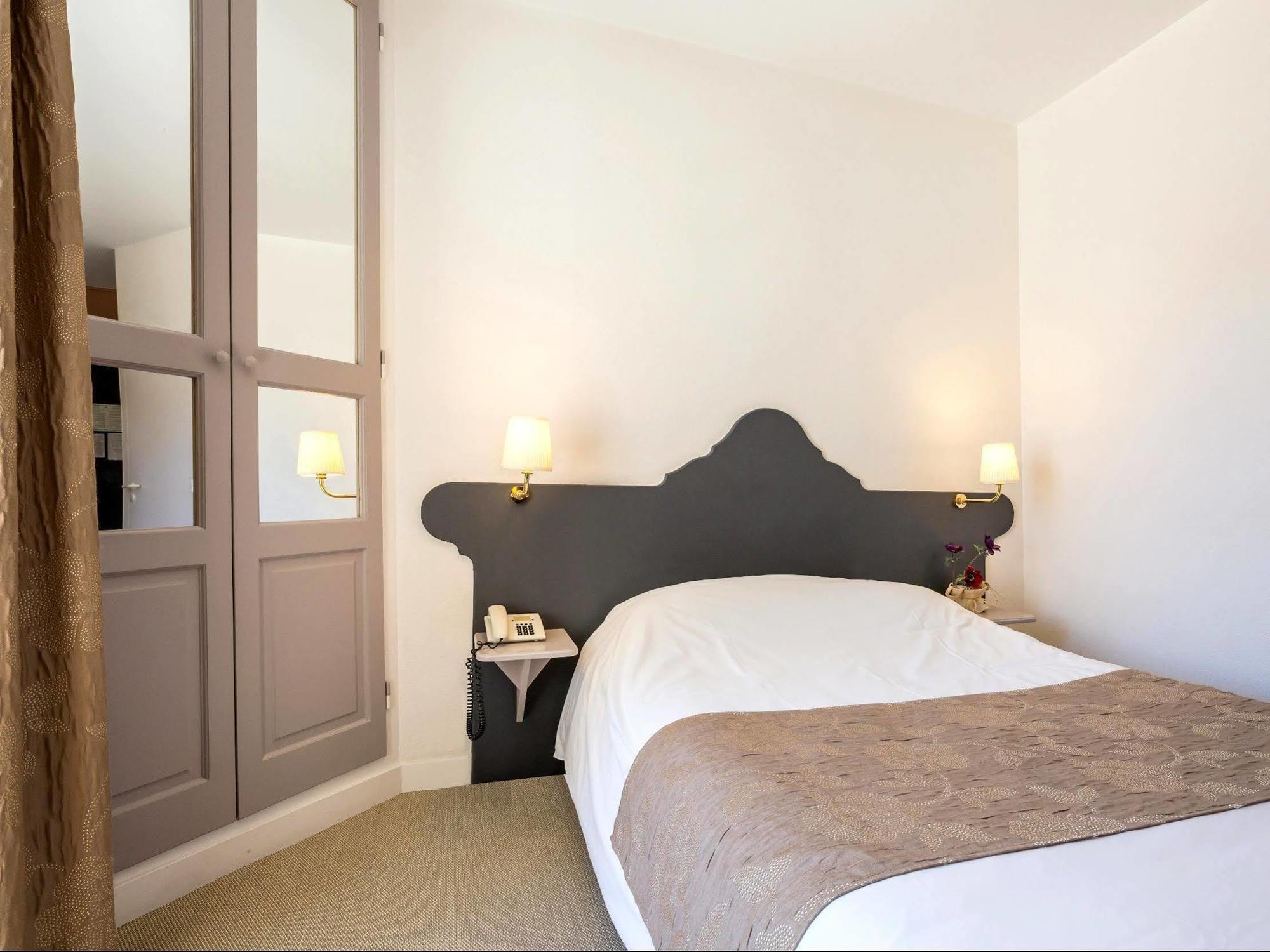 Hotel Logis Le Bourbon Yssingeaux المظهر الخارجي الصورة