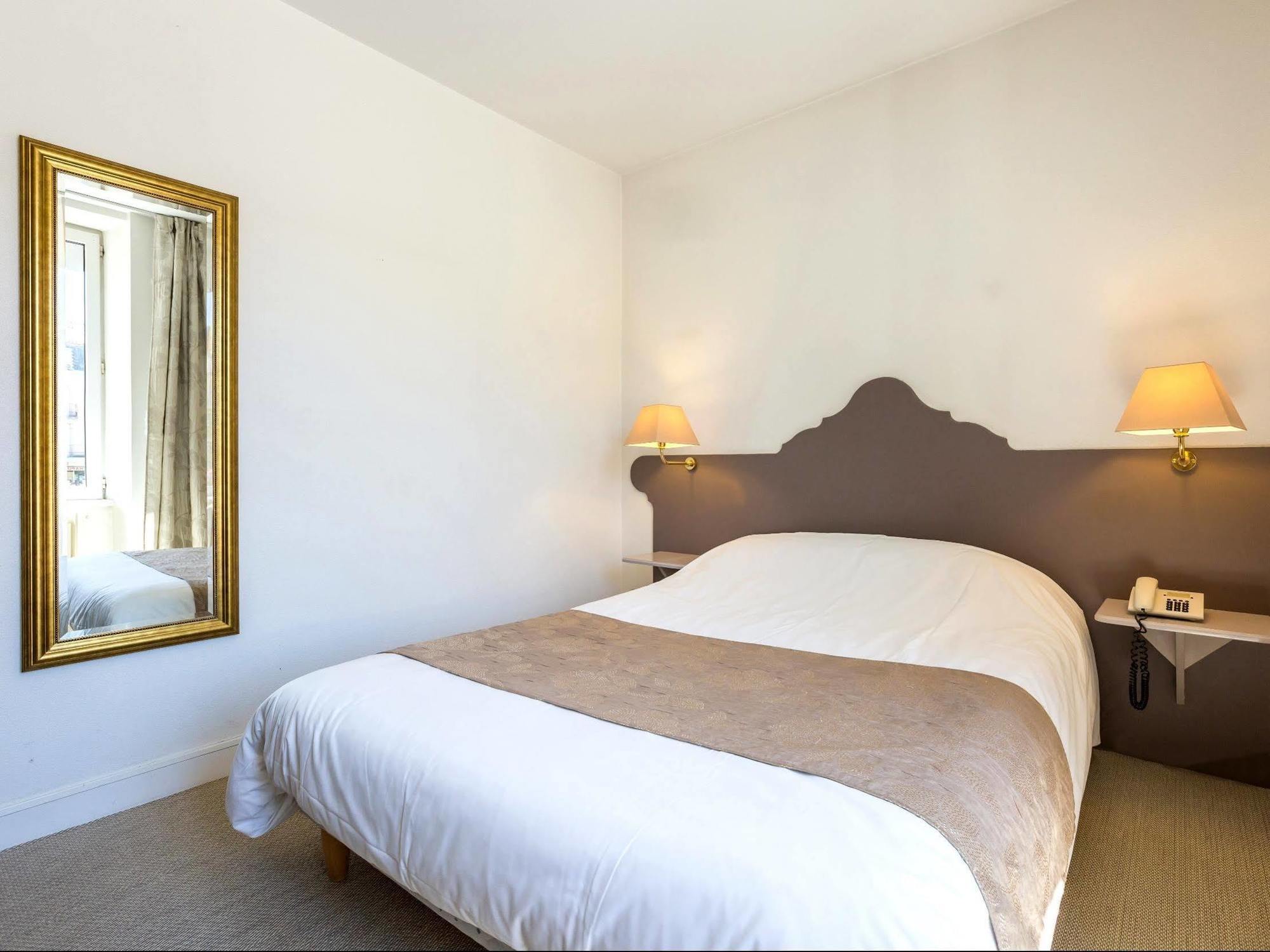 Hotel Logis Le Bourbon Yssingeaux المظهر الخارجي الصورة