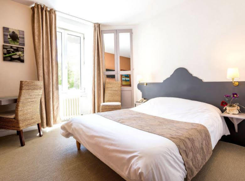 Hotel Logis Le Bourbon Yssingeaux المظهر الخارجي الصورة